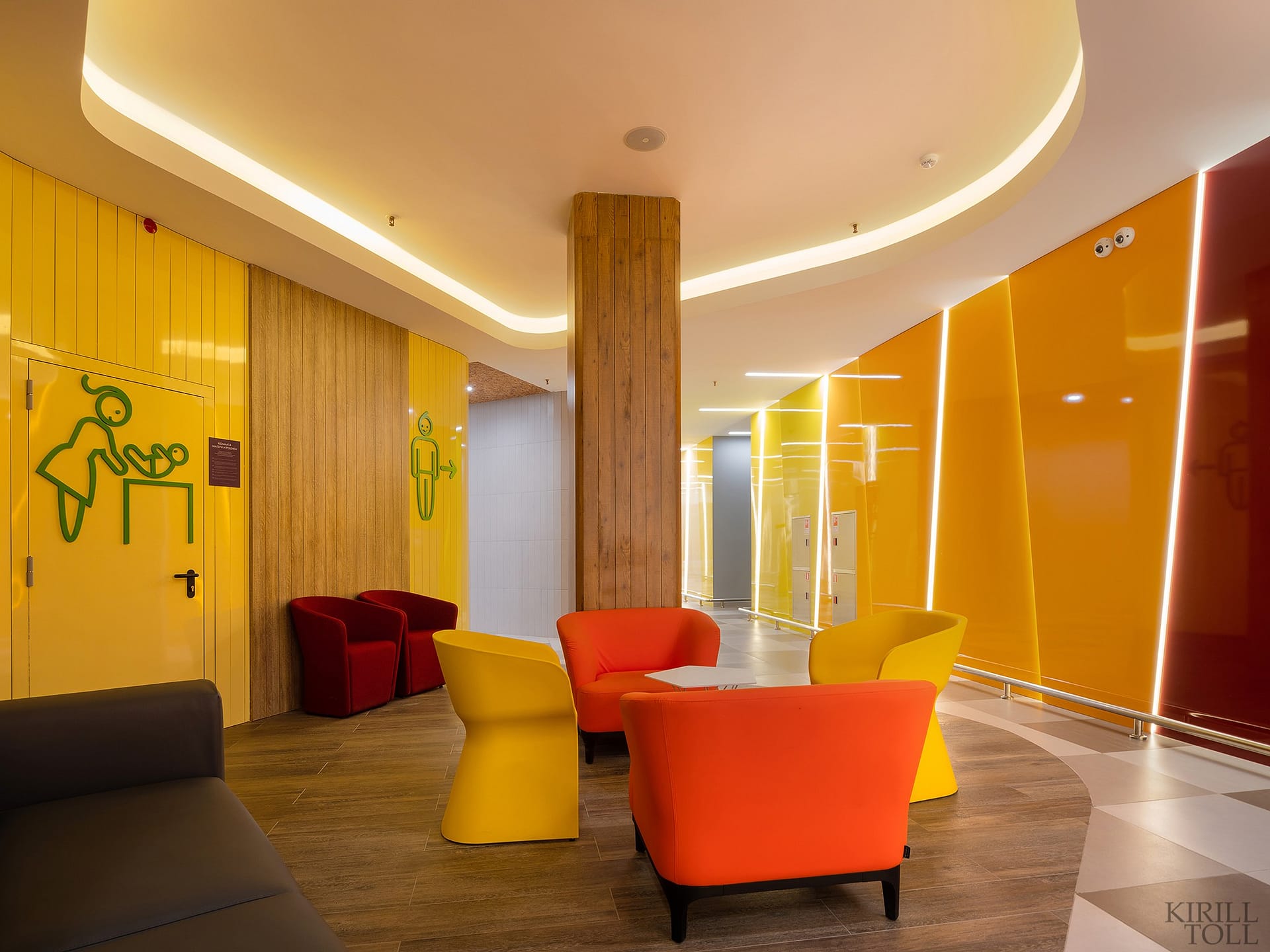 Торговый молл. Интерьер зоны туалетов