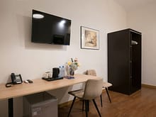 Архитектура центра Москвы: старинные своды в номере Сводчатые потолки в историческом отеле Москвы. Интерьерная съемка Кирилла Толль