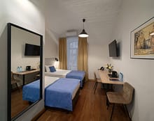 Атмосферный вечерний свет в номере гостиницы Вечернее освещение в интерьере отеля, центр Москвы. Фотограф Кирилл Толль