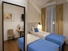 Исходный кадр: необработанный материал для склейки RAW-файл до обработки: съемка отеля в Москве. Интерьерный фотограф Кирилл Толль