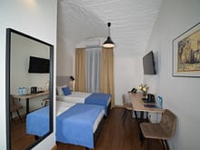 Исходный материал: работа со светом без обработки Необработанный кадр интерьера гостиницы. Кирилл Толль