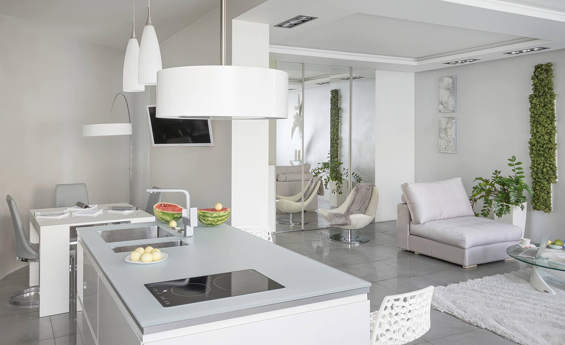 Профессиональная фотосъемка спальни с видом на парк в ЖК Долина Грез